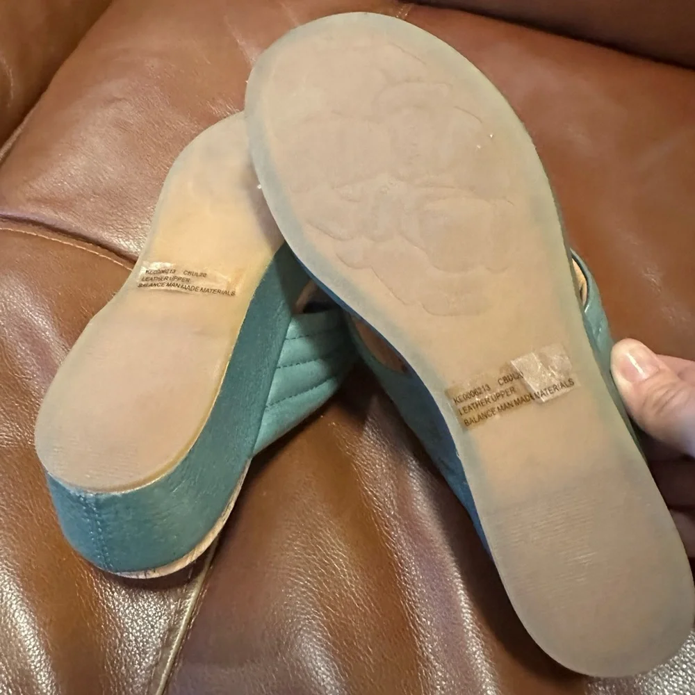 Kork-ease teal leather platform flip flop heels thongs size 8